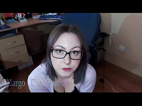 ❤️ Merch Sexy gyda Sbectol Yn Sugno Dildo'n Ddwfn ar y Camera ❤ Just porn wrthon ni ️❤